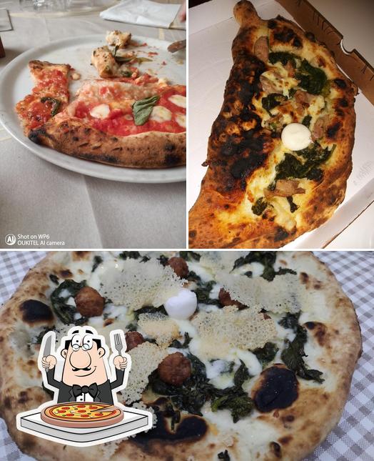 Prenditi una pizza a Ristorante Pizzeria Aglio, Olio E... Napoli