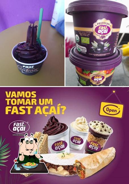 Comida em Fast Açaí Universitário