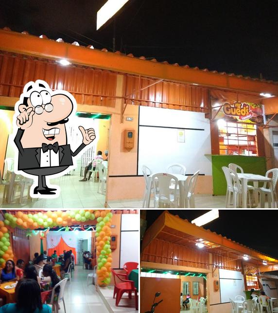 O interior do GUED'S LANCHES