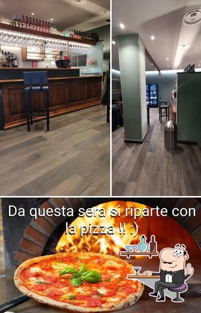 La photo de la intérieur et pizza concernant Al Bacan