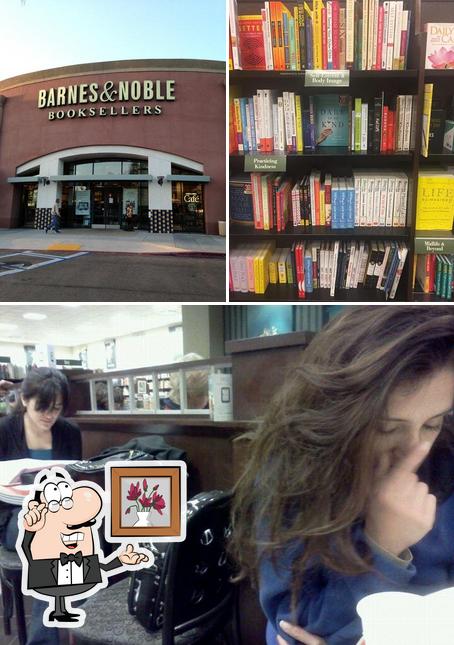 Barnes And Noble Gateway Shopping Center 810 W Valley Pkwy In Escondido 