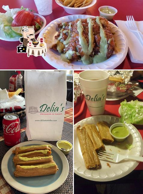 Еда в "Delia's Specializing in Tamales"