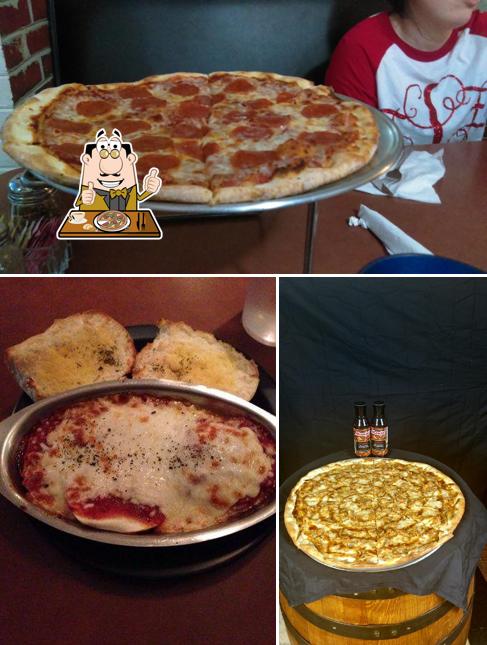 Elige una pizza en Mama Brava's Pizza Pasta & Sub