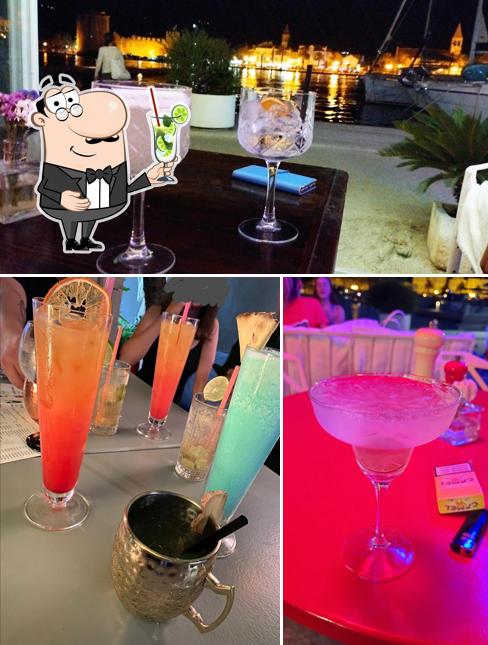 Goditi un drink a Lounge bar Garden Trogir