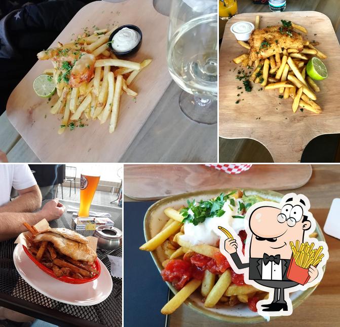 A Sticky Fingers Restaurant & Terrasse vous pouvez prendre des frites, des pommes frites