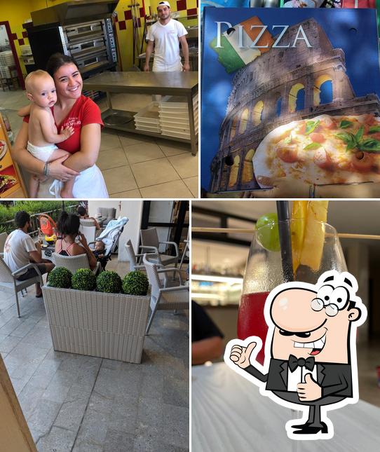 Ecco una foto di Maxi Pizza