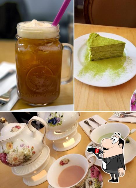 Among different things one can find drink and food at Prince Tea House ｜Flushing Dessert Spot