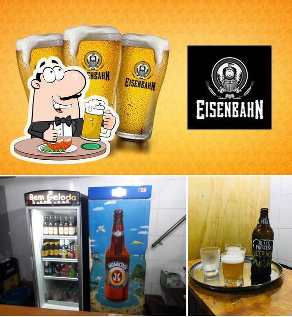 Peça um copo de cerveja leve ou escura