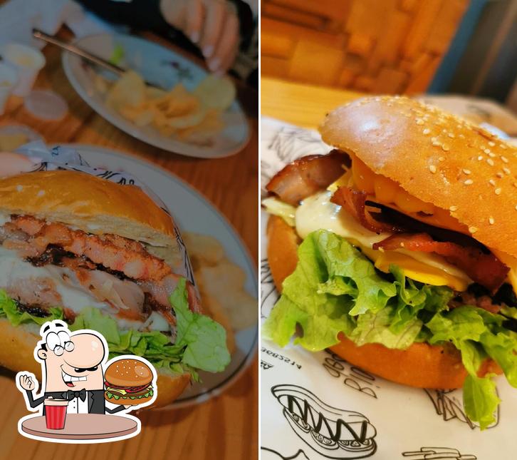 Get a burger at Collage cocina de Autor