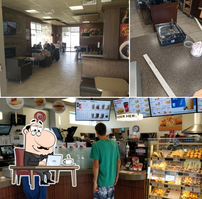 L'intérieur de Tim Hortons