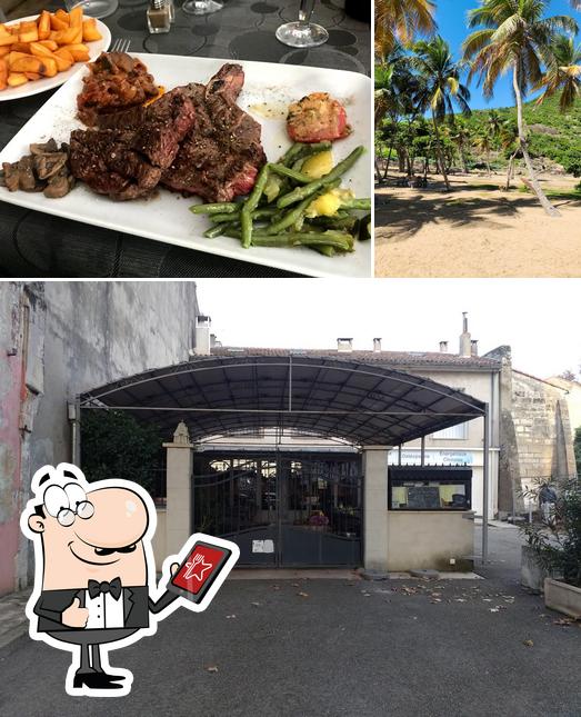 Jetez un coup d’oeil à la photo représentant la extérieur et viande concernant Restaurant Le St Pierre Arles