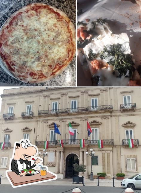 PIZZERIA DEGLI AMICI si caratterizza per la cibo e esterno