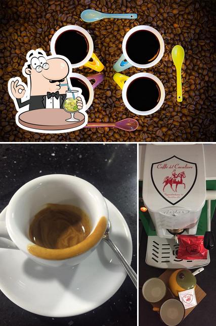 Dai un’occhiata alla immagine che presenta la bevanda e cibo di Caffè del Cavaliere