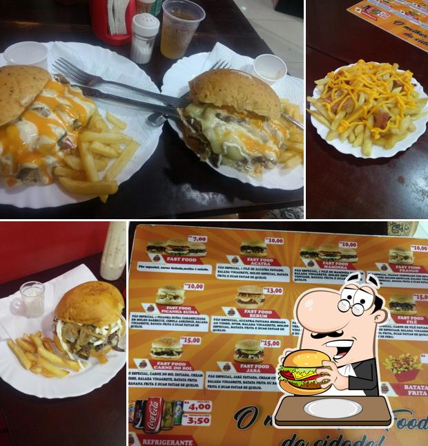Peça um dos hambúrgueres oferecidos no Fast Food Picanha