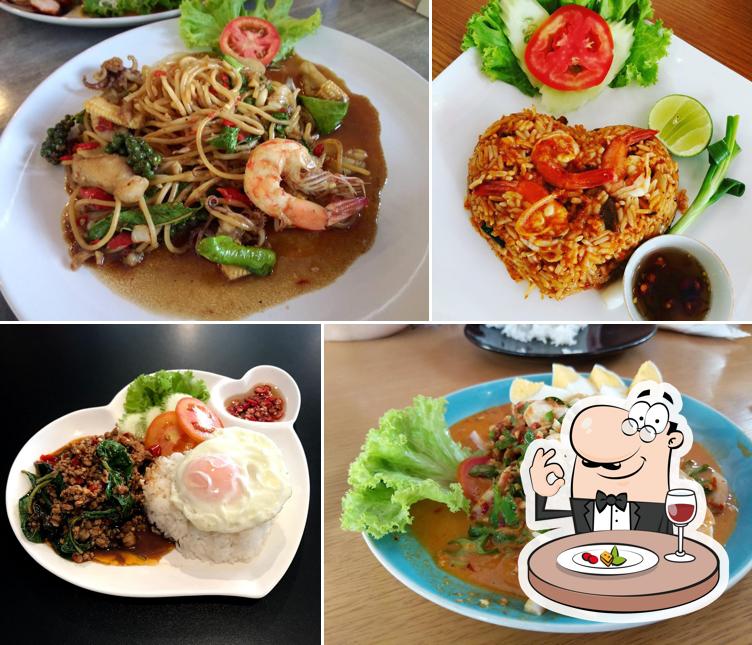Блюда в "Little Khae Rai Cafe"