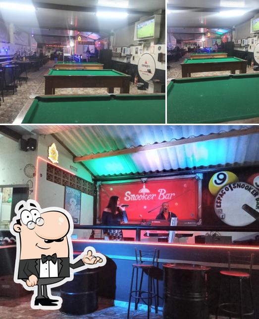 O interior do Espaço 1 Snooker Bar