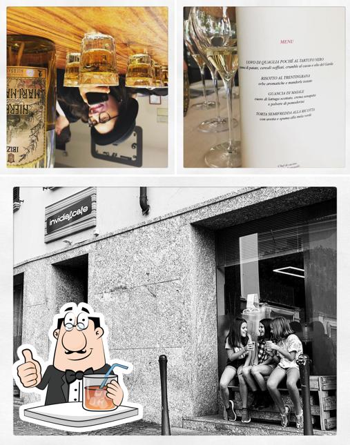 La immagine di bevanda e interni da Invidia Cafe di Dozio Alessandro