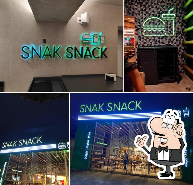 El interior de Snak Snack Burger