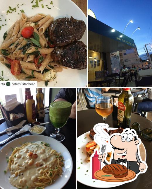 Peça refeições de carne no Cafè Mustache