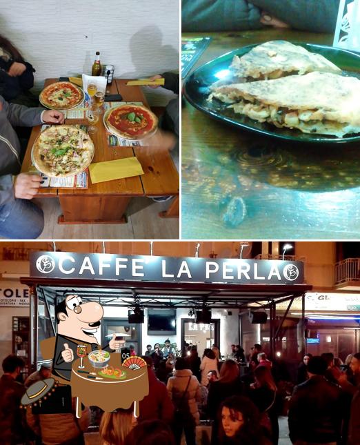 La cibo e interni del ristorante