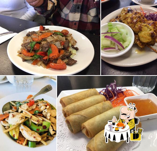 Meals at Meun Fan Thai Café