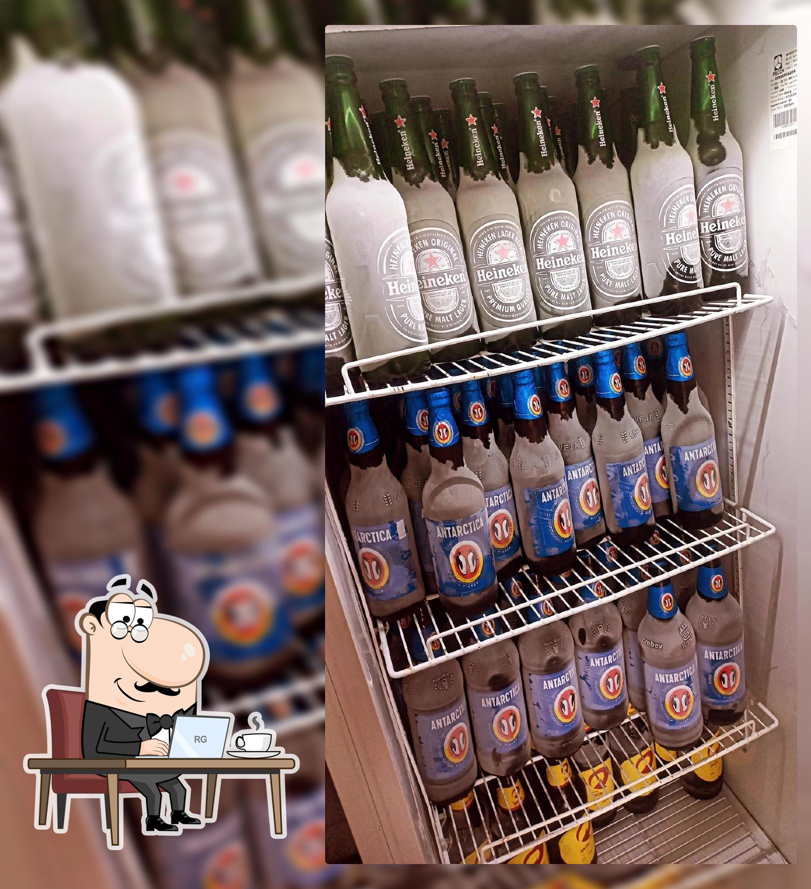 Veja imagens do interior do Farias Sport Bar