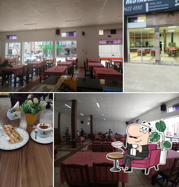 O interior do Bom Apetite churrascaria e pizzaria