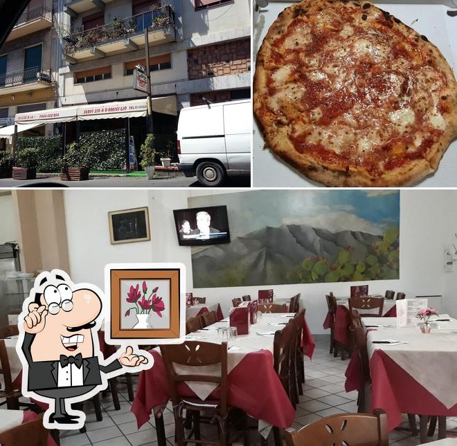 La foto di interni e pizza da Al Vulcano