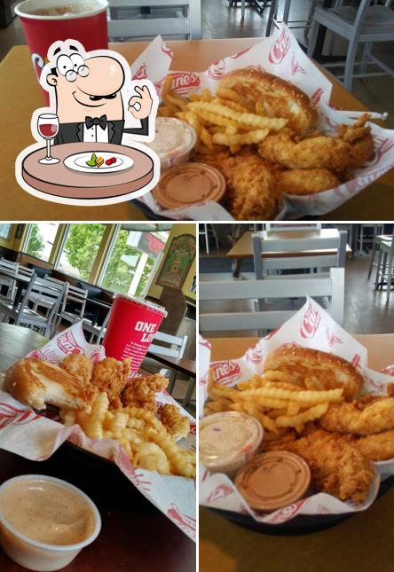 Meals at Raising Cane's Chicken Fingers