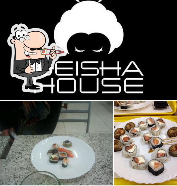 Rolos de sushi são disponibilizados no Gueixa House Sushi - Koch