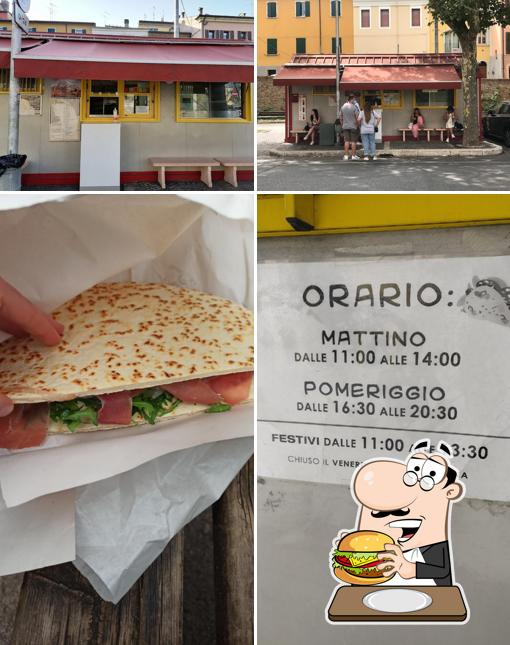 Ordina un hamburger a La Piadina di Stefano e Mascia