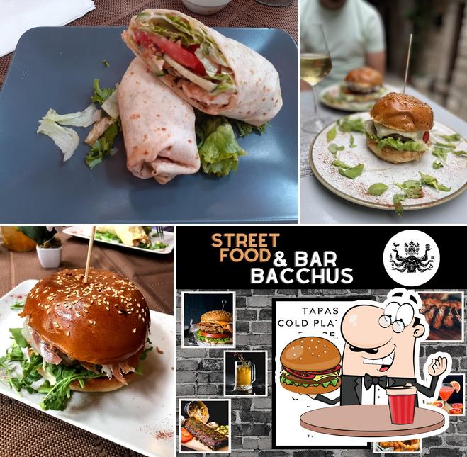 Prenditi un hamburger a Taverna Bacchus