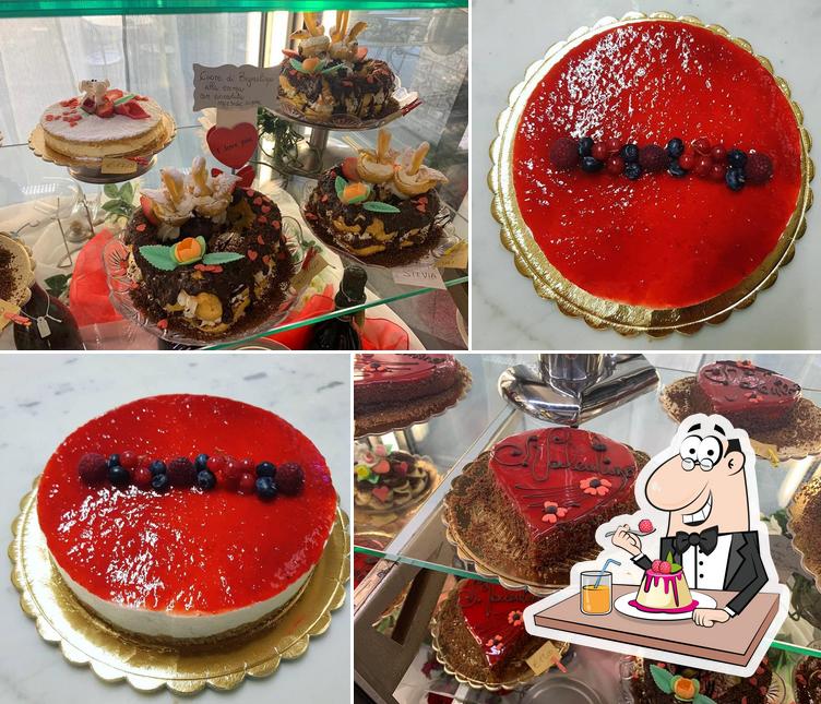 Antica Pasticceria Tintori propone un'ampia selezione di dessert