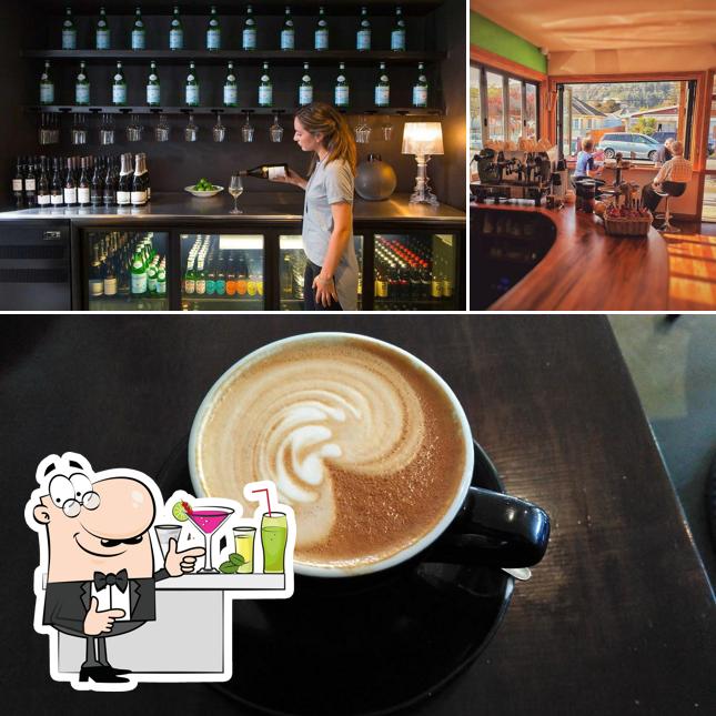 Las fotos de barra de bar y bebida en Revive Espresso Limited