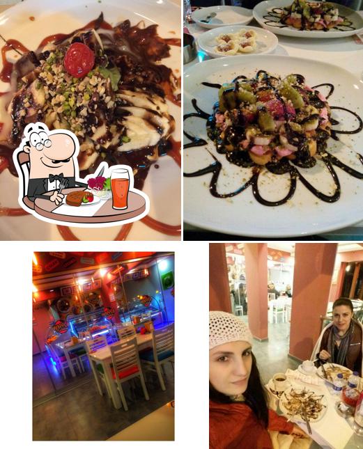 Это фото, где изображены столики и еда в The Karakoy Waffle Alanya