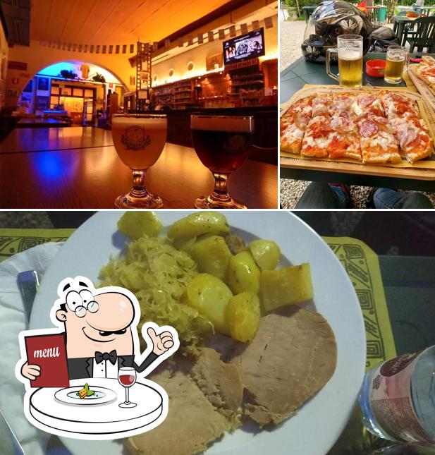 Questa è la foto che presenta la cibo e bancone da bar di Birreria Summano