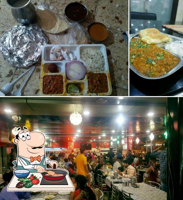Chicken curry at Kaka Ni Bhaji Pav