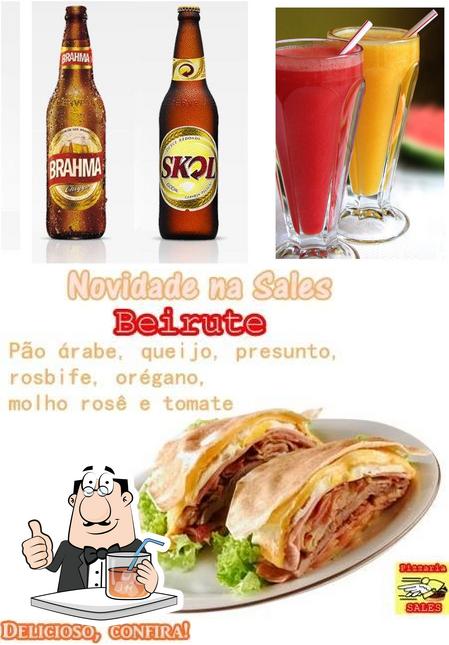 A bebida e comida do restaurante