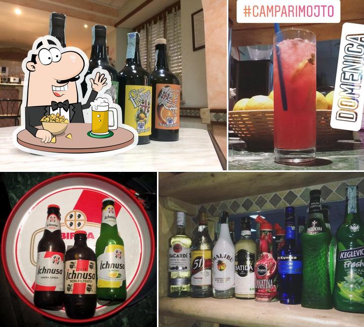Puoi ordinare un rinfrescante bicchiere di birra chiara o scura