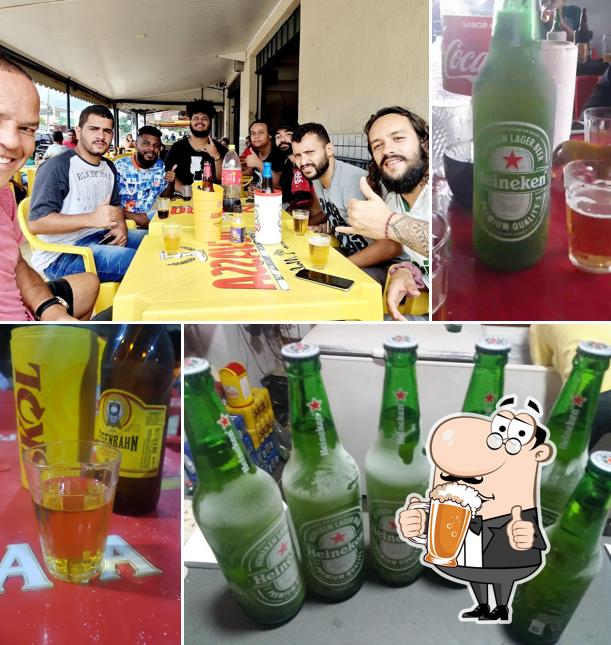 Peça um copo de cerveja leve ou escura