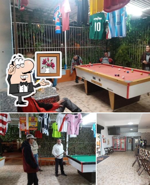 O interior do Bardega Bar & Snooker