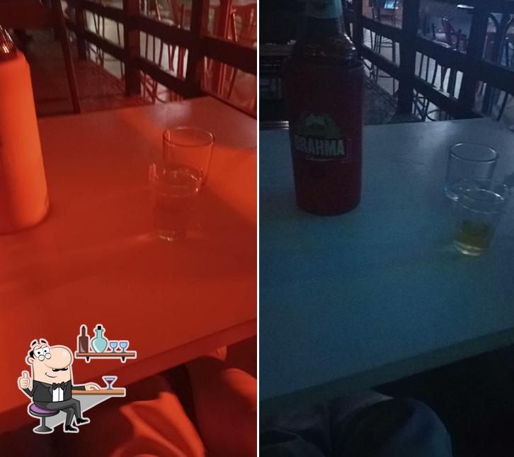O interior do Exxquece Loung Bar