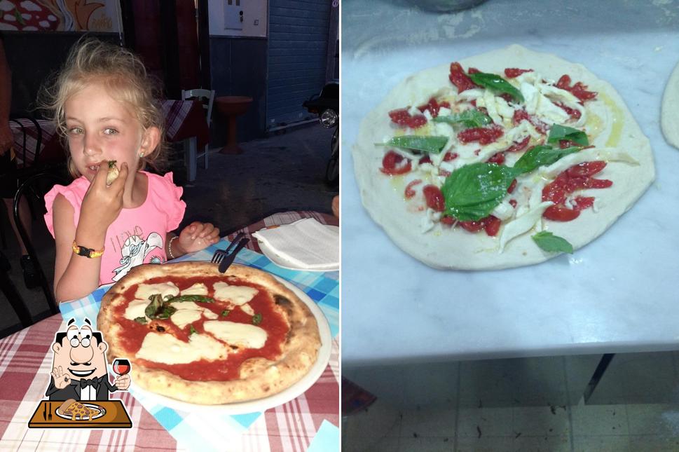 A Pizzeria Scapicciatriello, puoi assaggiare una bella pizza