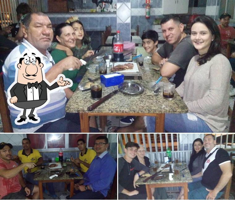 Sente em uma das mesas no Churrascaria do Nelmo Vila Velha ES