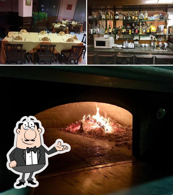 Jetez un coup d’oeil à l’image représentant la intérieur et comptoir de bar concernant Pizzerie Amarcord