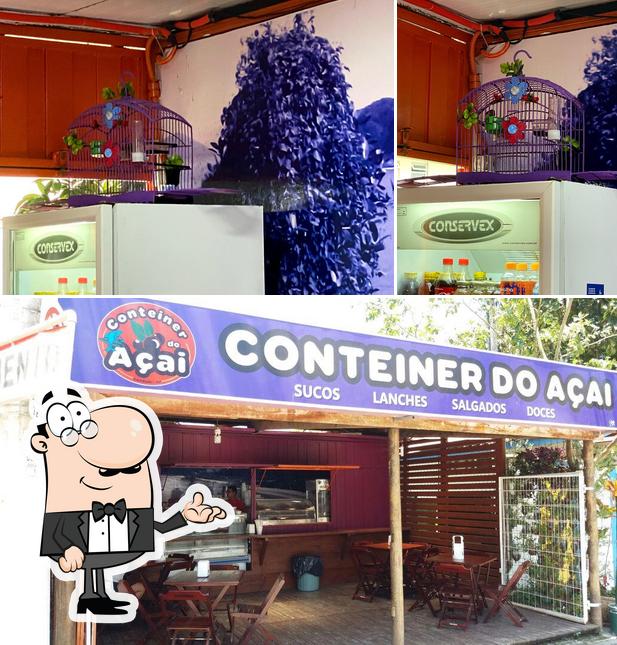 O interior do Conteiner Do Açaí