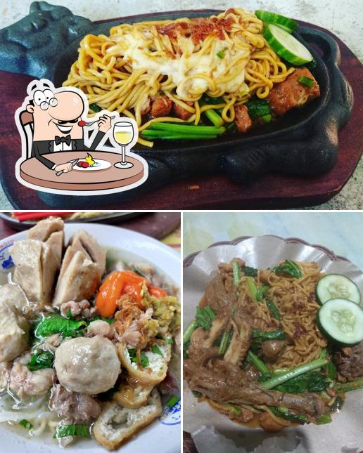 Restaurante OISHII Mie Ayam Hotplate & Bakso, Salaman Opiniones del