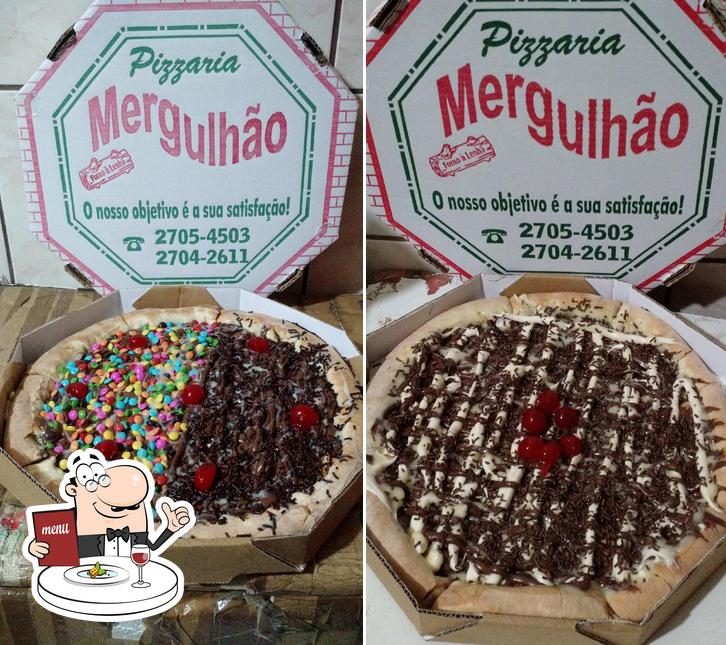 Comida em Pizzaria Mergulhão