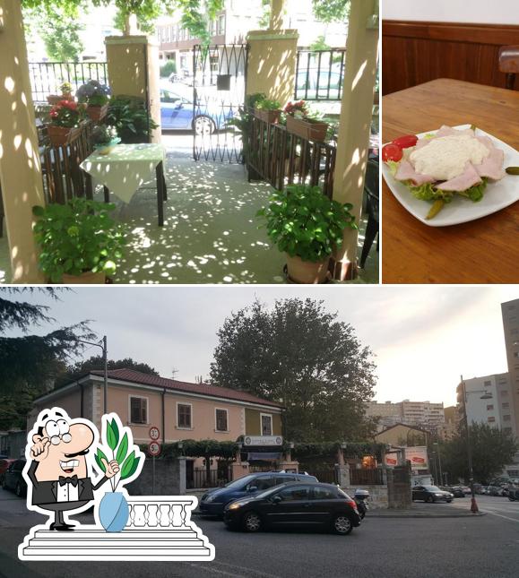 La photo de la extérieur et table à manger de Trattoria Al Moro Trieste’s