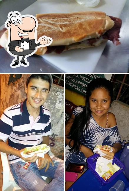 See this pic of Fiel Lanches